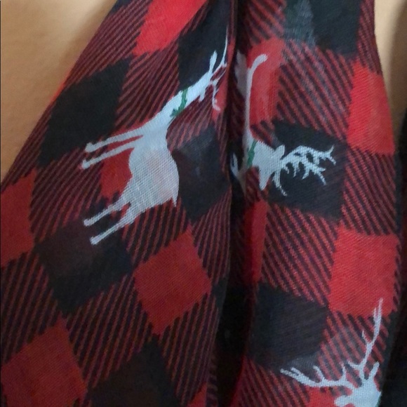 David and Young reindeer infinity scarf - Picture 3 of 5